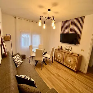 https://cornelias-home-los-cristianos-tenerife.tenerifehoteles.net